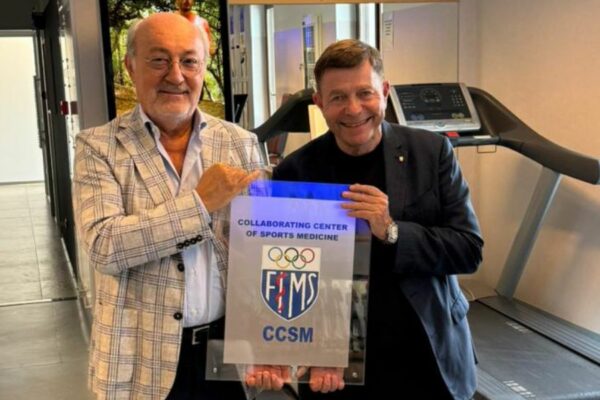 Dr. Riba e Prof. Pigozzi alla posa della Targa FIMS all'istituto CIDIMU Alba