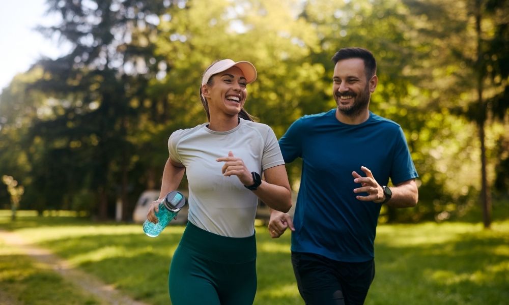 Foto ragazzi che fanno jogging
